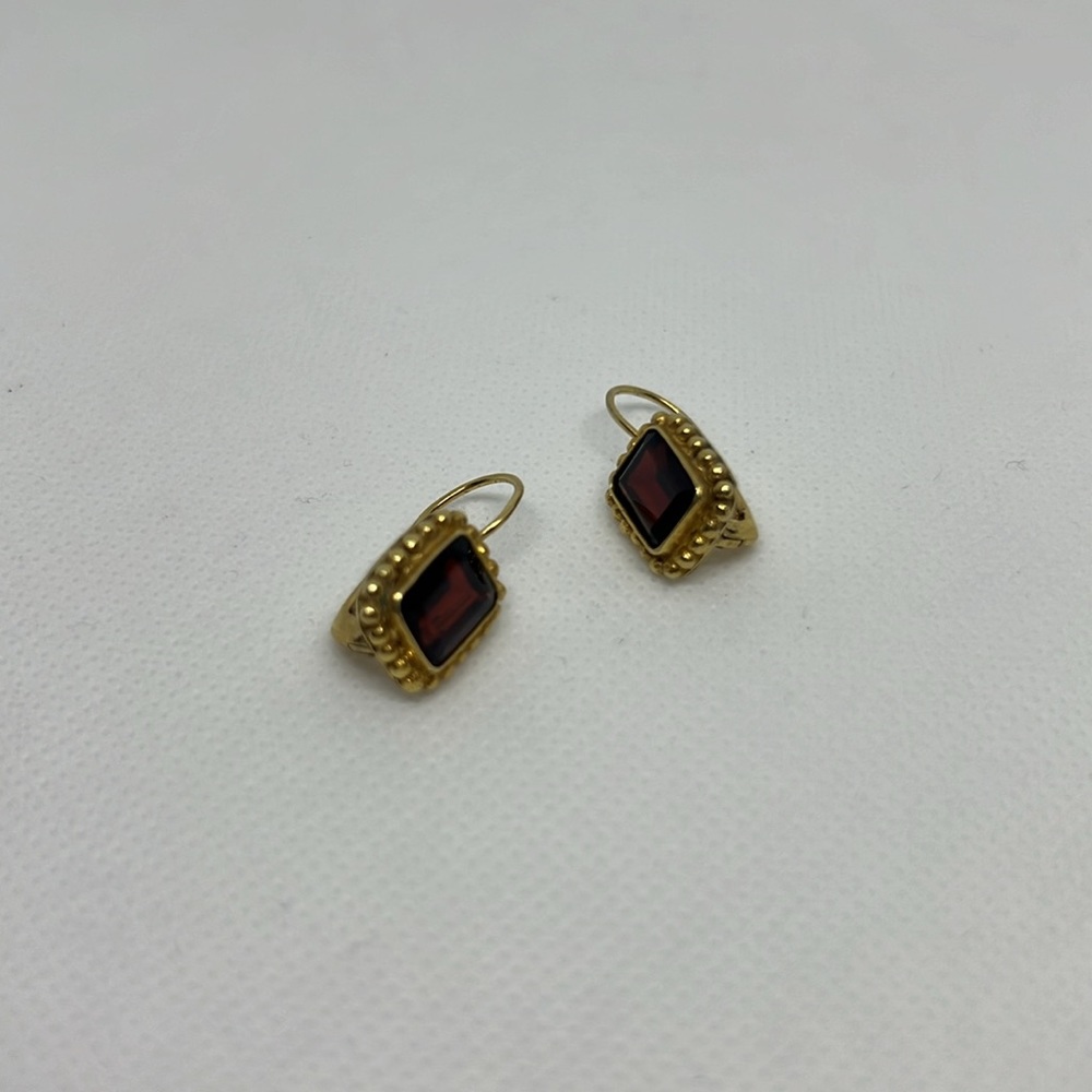 Vintage Earrings Gild Plated with Garnet